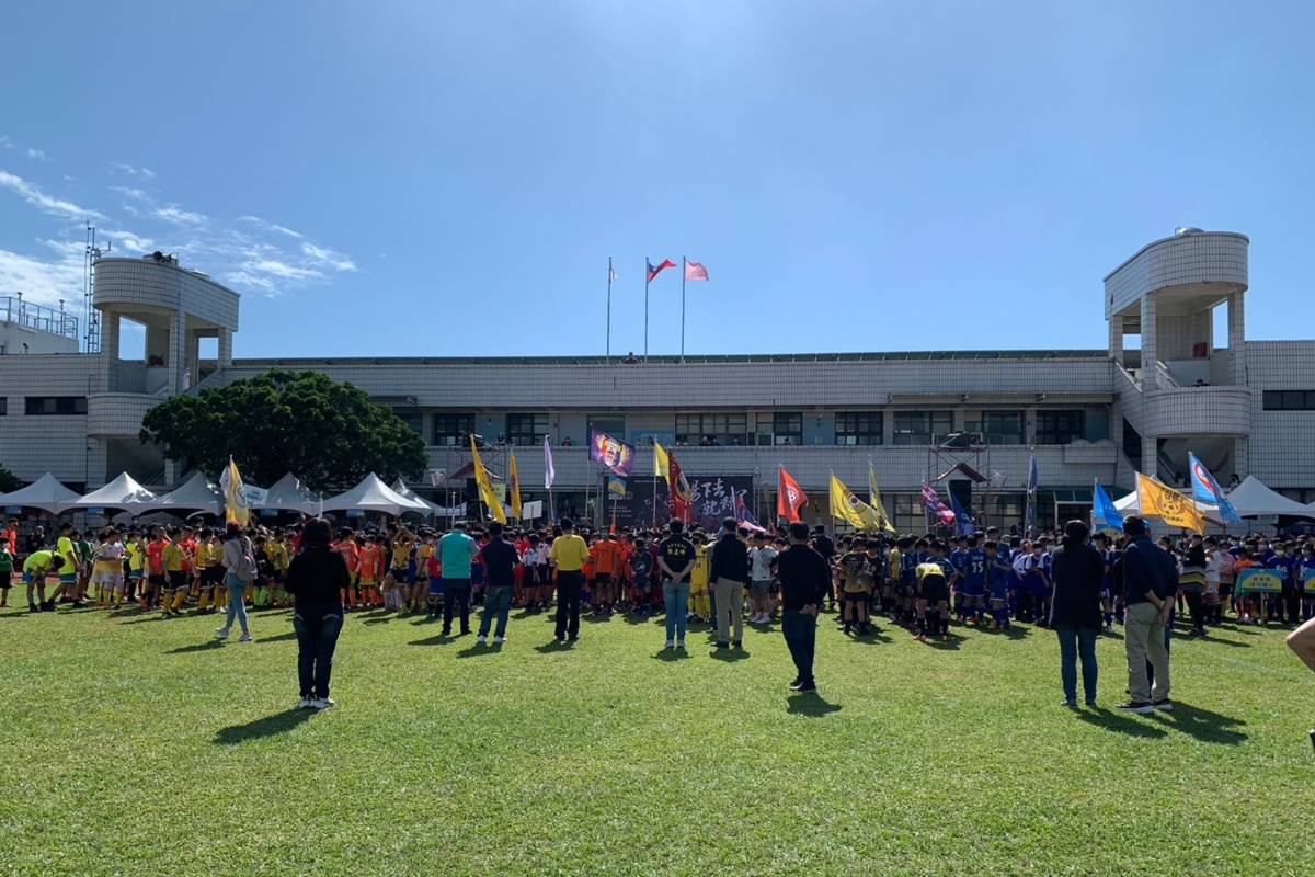 旭村盃賽積極打造無痕球場，已樹立台灣環保球賽的標竿，另每位選手每天需要心得寫作也是國內足球賽首創。