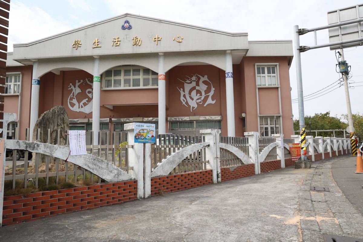 大埤國小的圍牆內縮之後，可使通學步道更加寬廣（圖源：雲林縣政府）