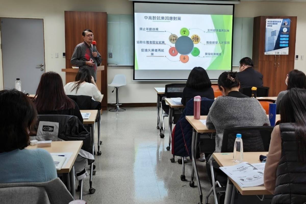 海洋科技大學退休教授郭振昌主講銀髮就業成功案例