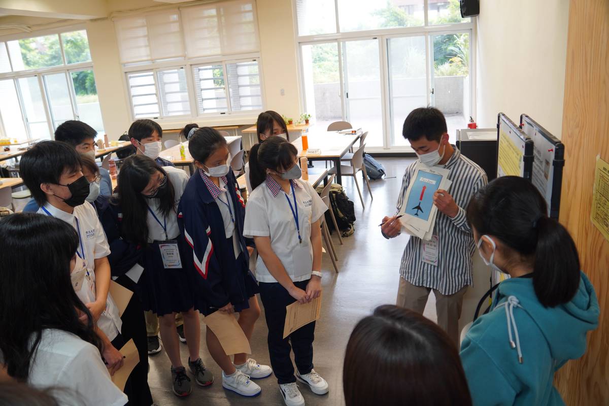 仙台高校學生英文進行專題報告