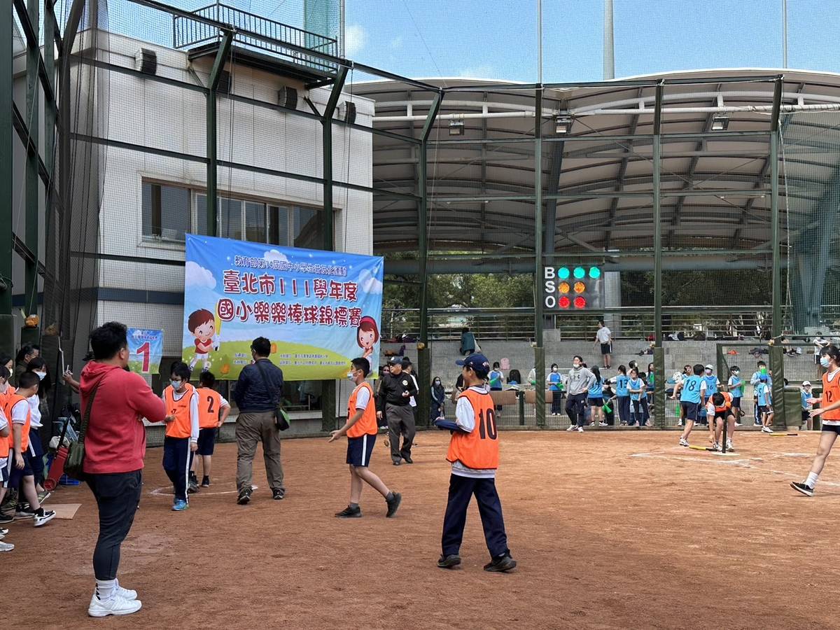 臺北市111學年度國小樂樂棒球錦標賽於臺北市青年公園棒球場登場(照片提供:東園國小)