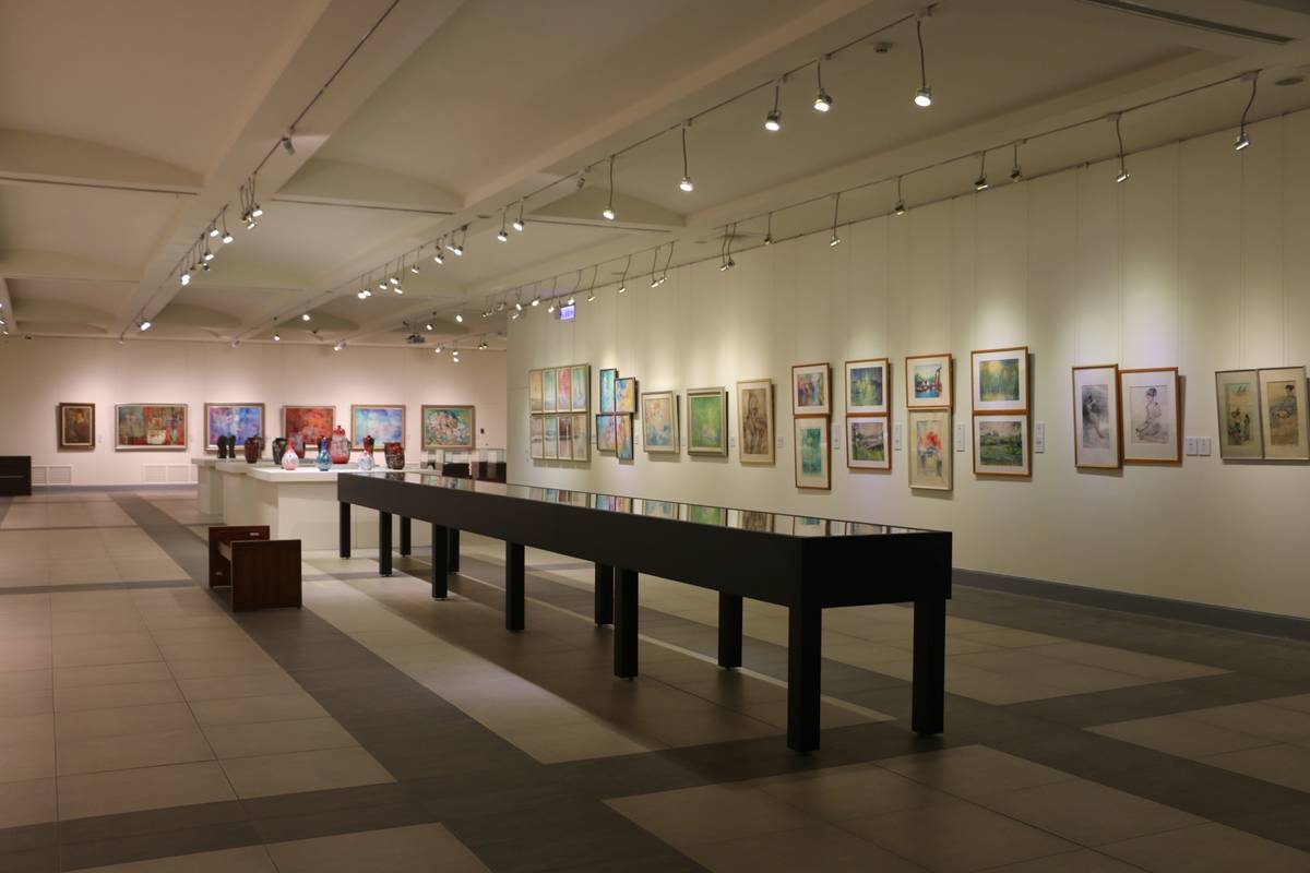張淑美教授創作個展展出逾百件油畫、素描、水墨、彩瓷與雕塑等作品