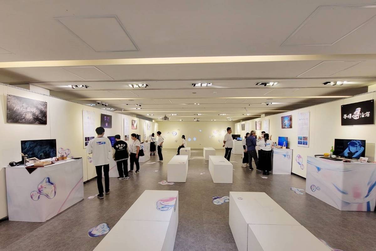 國立臺東大學數位媒體與文教產業學系第9屆畢業展「東感光波」，即日起於國立臺東生活美學館登場。