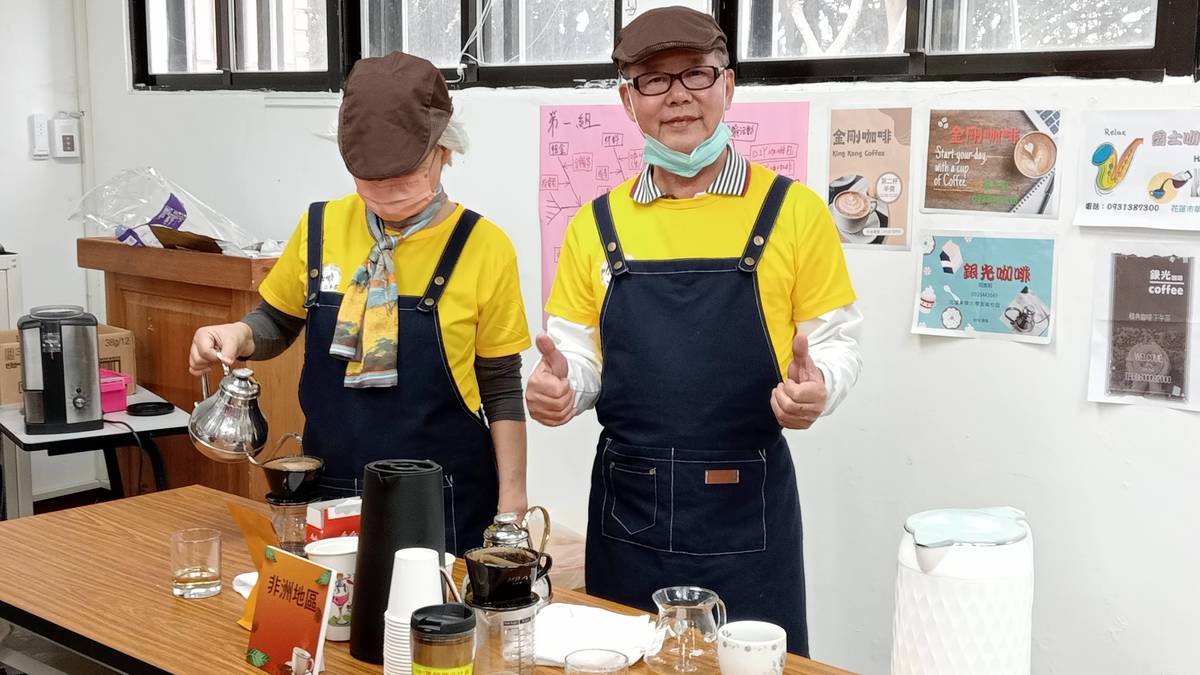 東華大學高齡職訓班學員開心結業