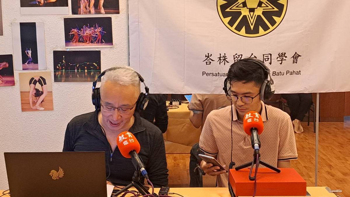 與談人是作家何燦浩、是華中校友，他致力書寫大馬華文教育史