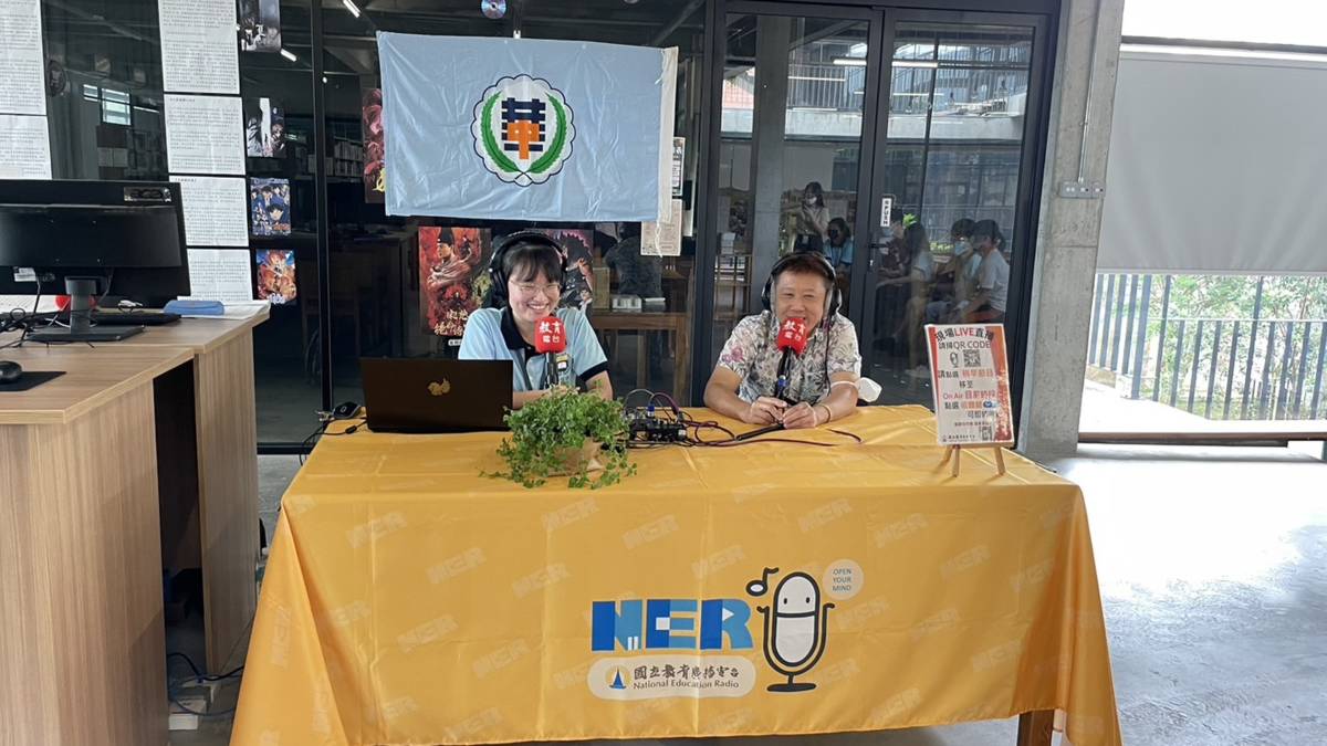 華中有許多留學台灣後返鄉任教的教師，今天與談的是成大數學系畢業的數學老師林汶良。