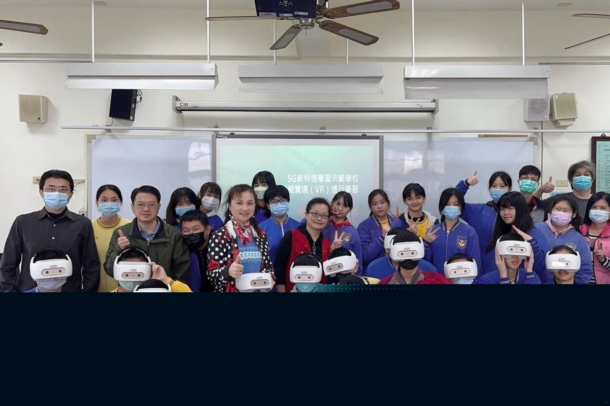 北新國中師生合照
