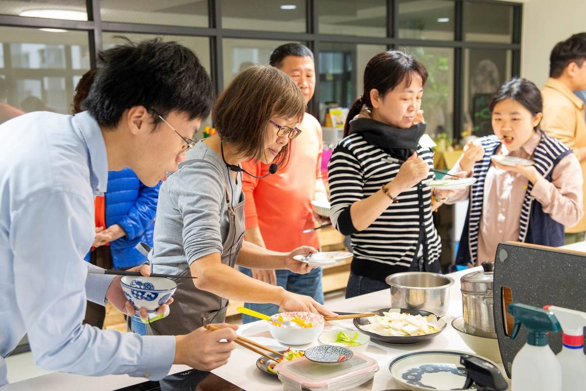 歡迎光臨中島美家-來賓共同品嘗手作成果。圖出處／員和合作共居計畫共居戶