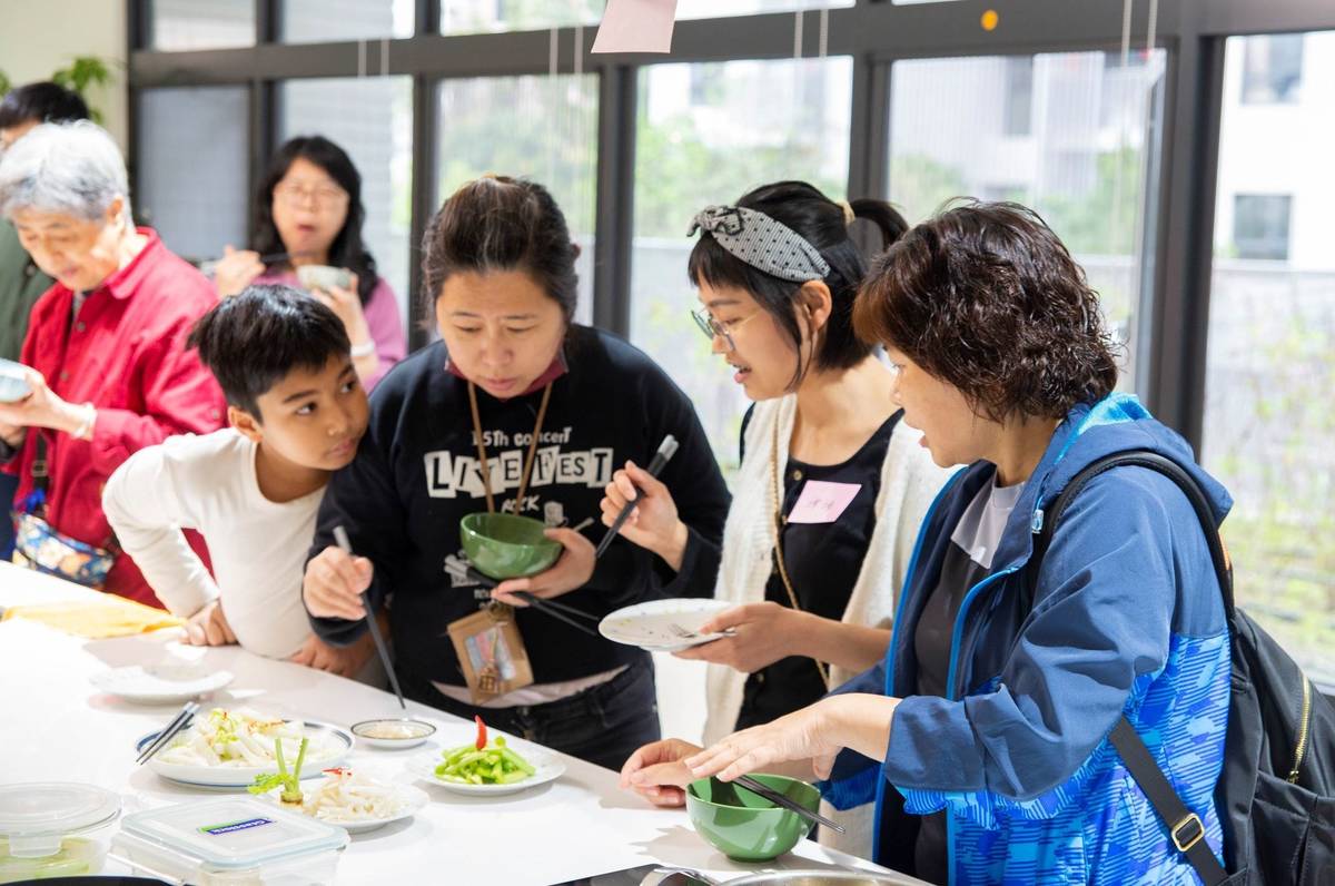 歡迎光臨中島美家-來賓共同品嘗手作成果。圖出處／員和合作共居計畫共居戶