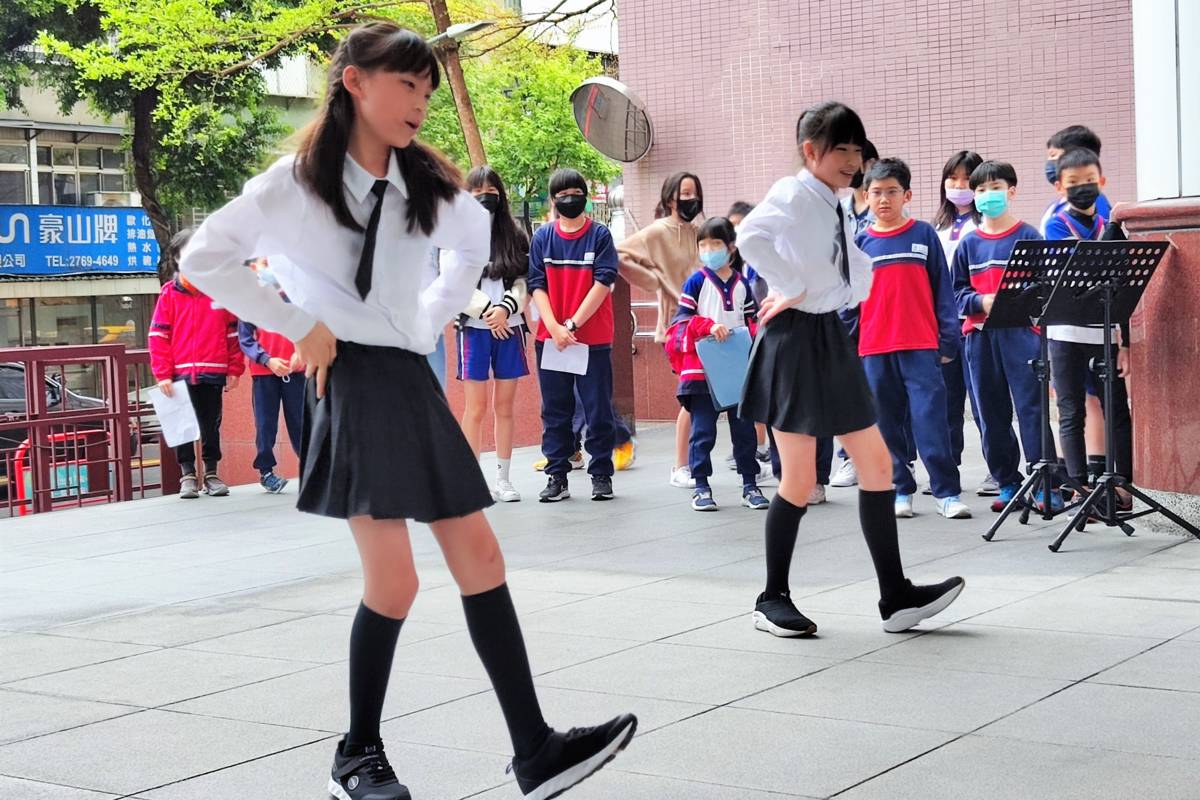 街頭藝術秀提供學生展現才藝的舞臺