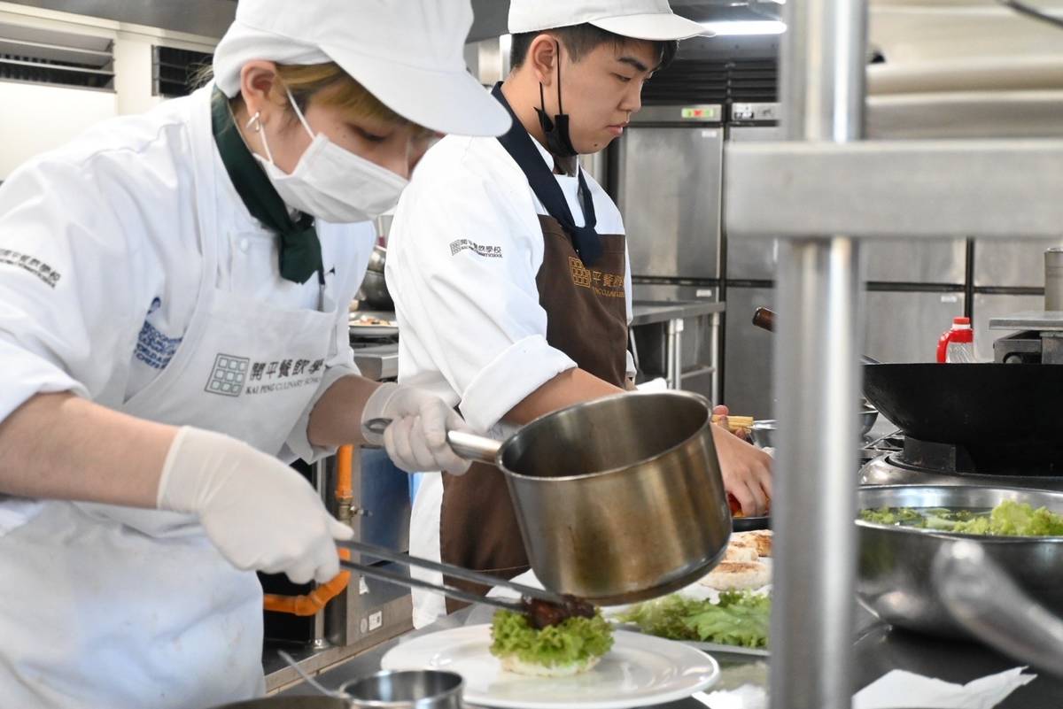 開平餐飲學校國際部進行公益行動方案菜色試作