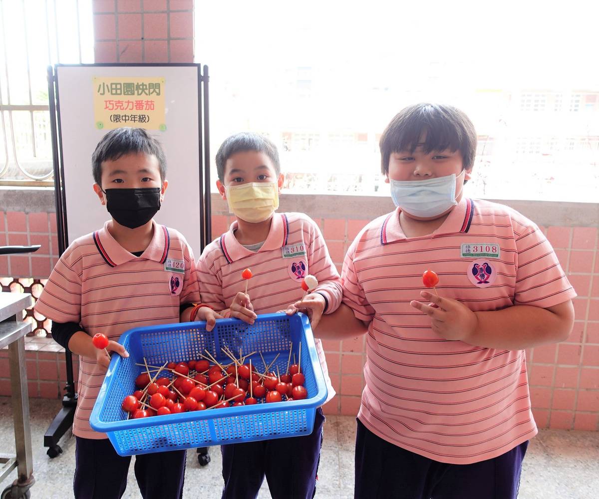 修德國小學生體驗從田園到餐桌的過程，學習對食物和環境的尊重與感恩