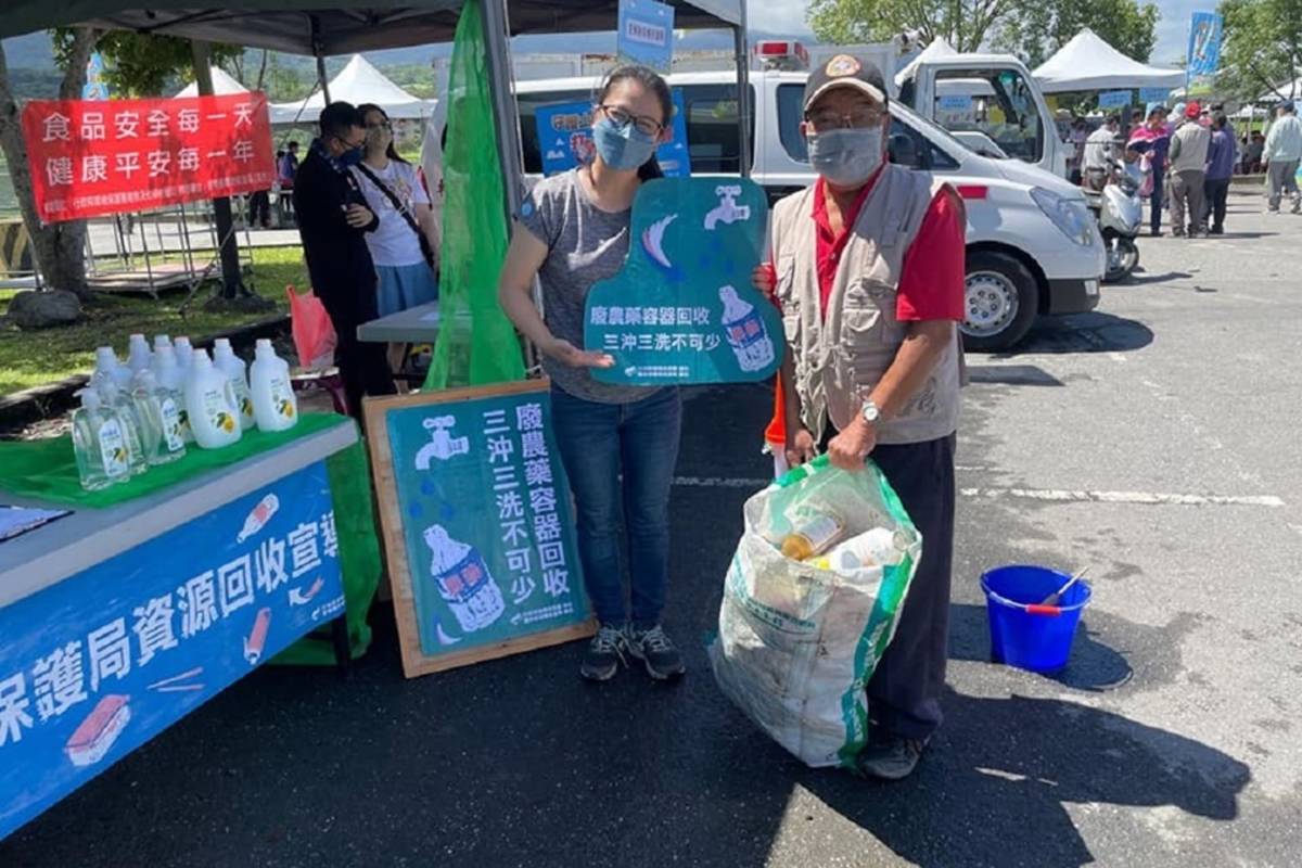 臺東縣環保局將於17日在關山鎮公所設置「臺東資收熊蓋讚 資源回收兌換站」。
