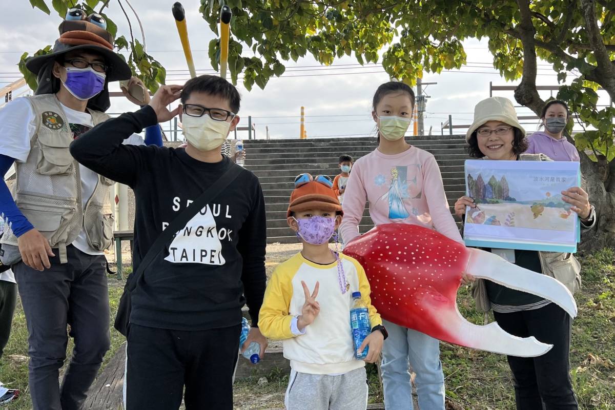 「社子島濕地解說小築」現場活動帶領親子認識環境生態