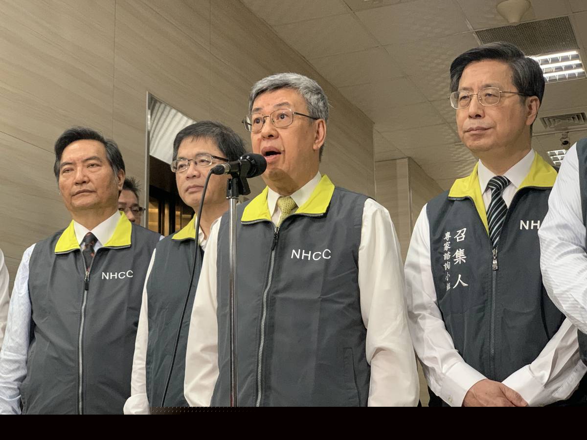 行政院長視察指揮中心 會後進行媒體聯訪