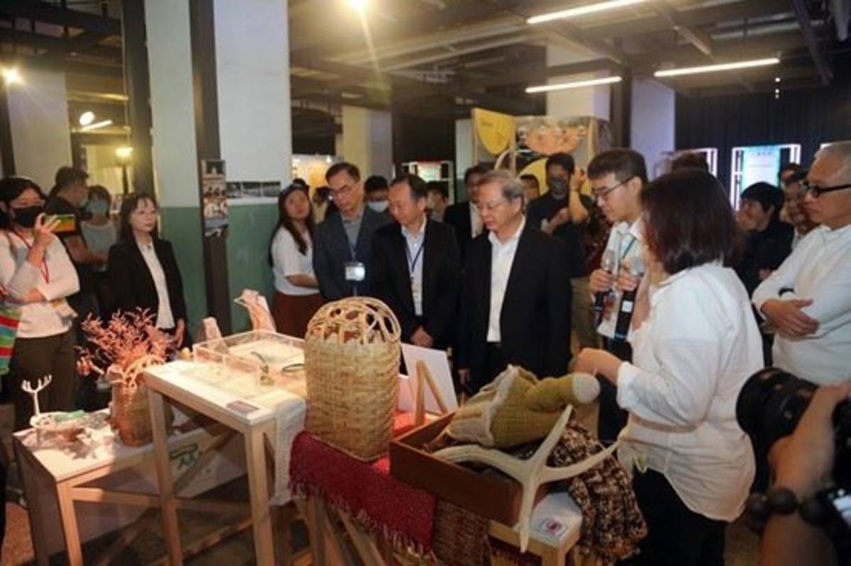 國發會龔明鑫主委帶隊參觀豐碩的地方創生六大展區成果