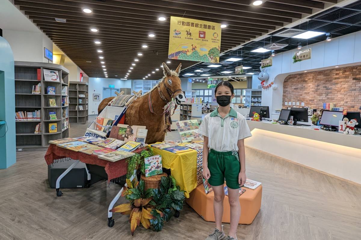 國語實小圖書館主題書展重現「驢子圖書館」繪本意象