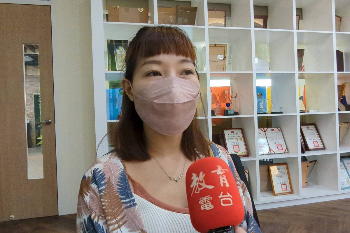 國語實小閱推教師李宗怡表示，主題書展讓學生了解教育的可貴，體認到自己也有傳播知識的力量