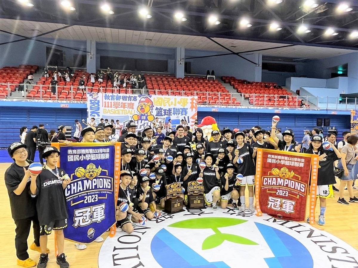 北投國小榮獲教育部體育署111學年度國民小學籃球聯賽男女雙料冠軍