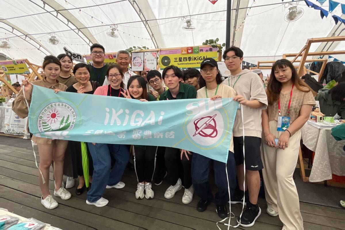 世新傳管系蔡佩頴老師帶領學生前往亞太社創興市集，直接實踐課堂所學 (世新提供)