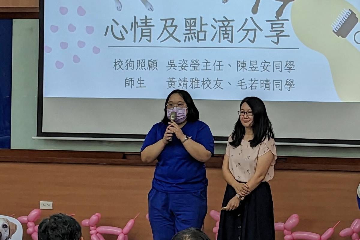 大直高中學生陳昱安(左一)表示，透過課程增進和校犬互動，更了解動物保護議題
