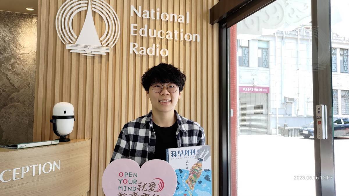 科學月刊5月號封面故事--塑膠微粒，邀請大家一起關注塑膠垃圾造成的環境、人與野生動物潛在危機。
塑膠垃圾源頭減量，才是釜底抽薪之計。.jpg