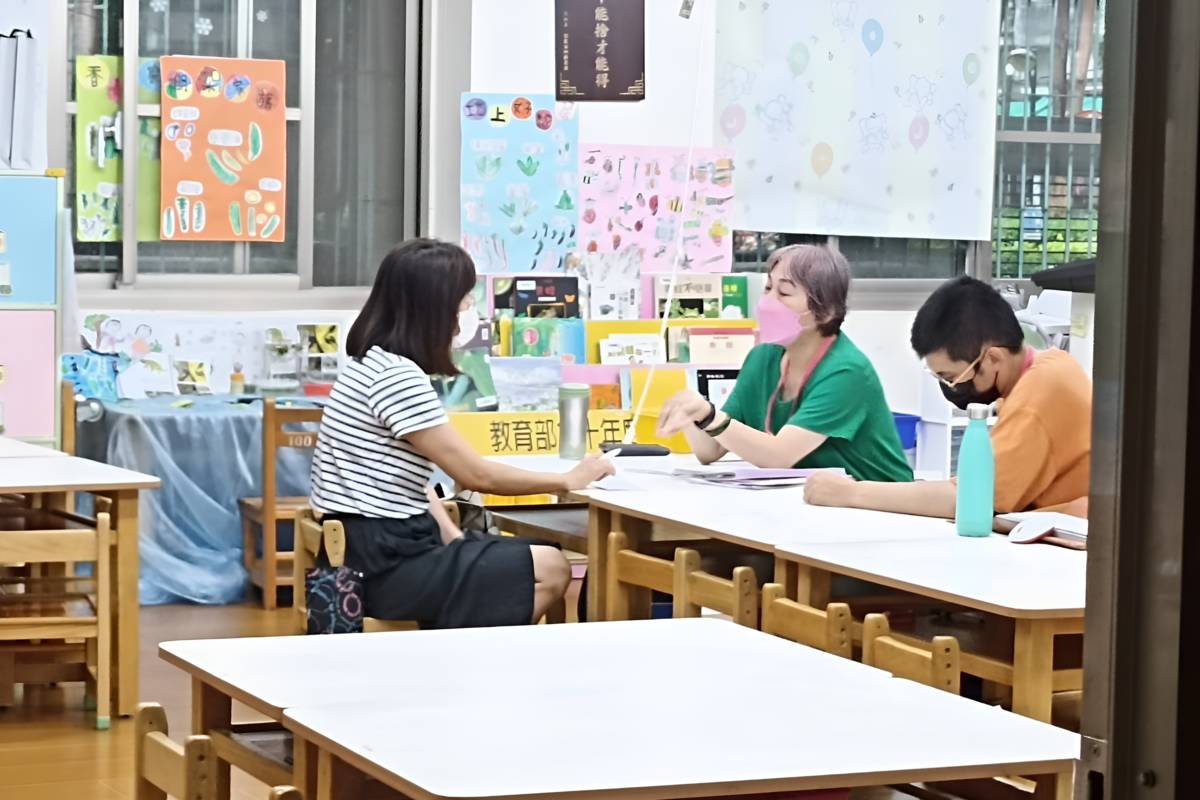 家長與社工進行會談