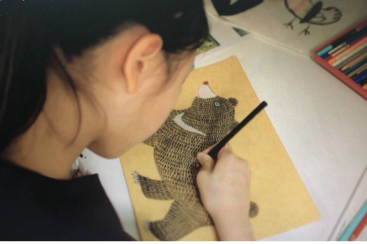 聽了黃美秀教授的演講，深受感動的希希決定用畫筆為臺灣黑熊創作繪本(圖片提供:希希母親)