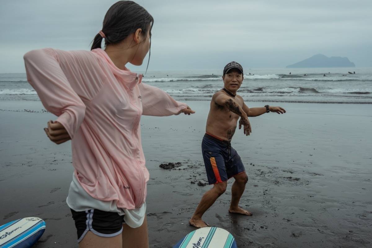 宜蘭頭城鎮「海波浪文化事業有限公司」帶領青聚點學員建立身體與海洋的連結