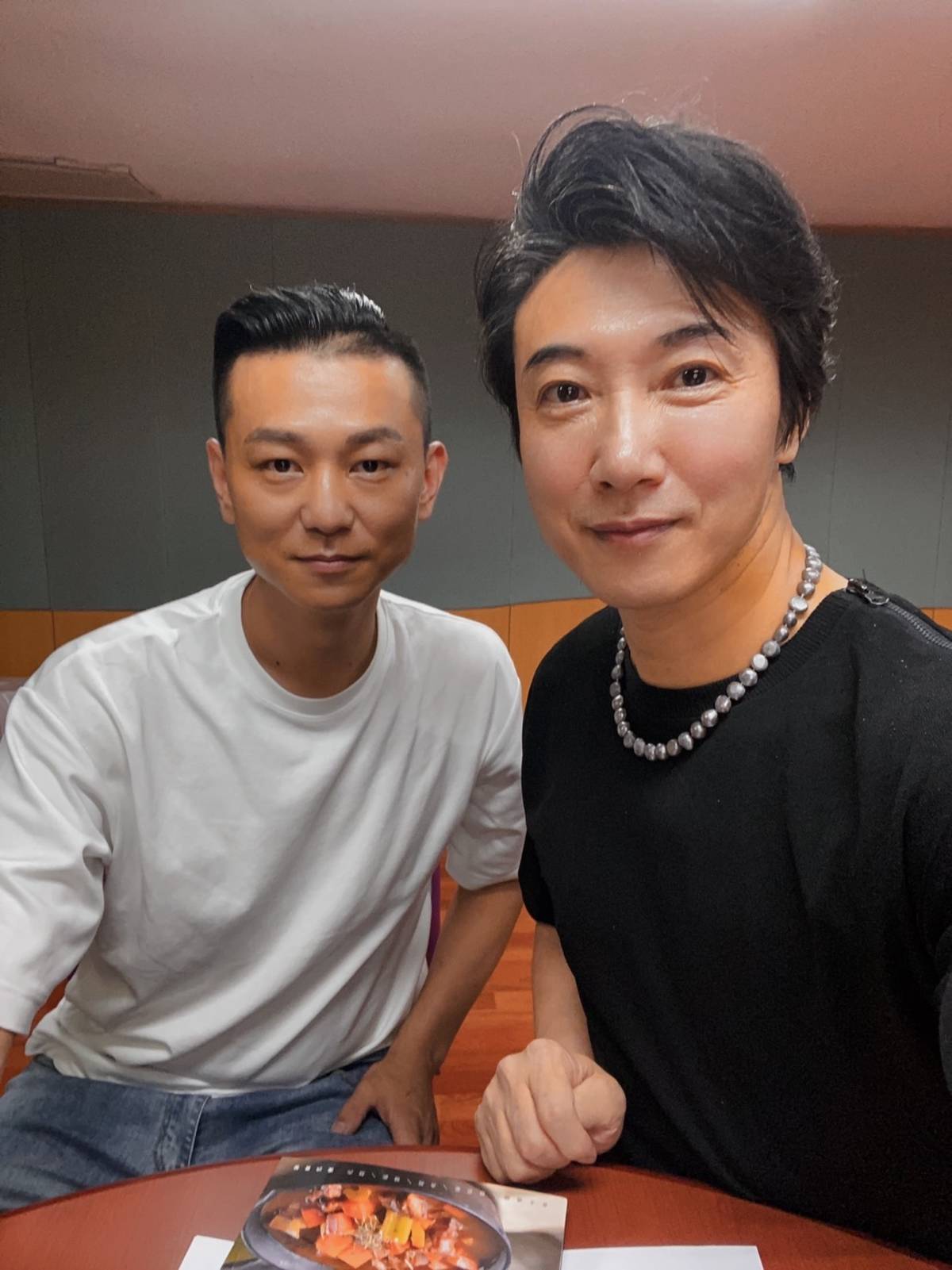 優良廚師金帽獎/亞太年度十大名廚宗佑師歷經一年將從業二十多年的醬料理經驗分享希望大家藉由此書的醬料，讓一般家庭主婦、料理小白也可以快速完成美味料理