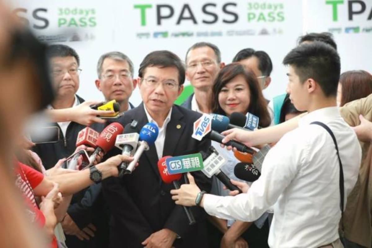 交通部長王國材針對7/1 TPASS啟用與臺鐵票價調漲等問題進行回應。(基隆市府提供）