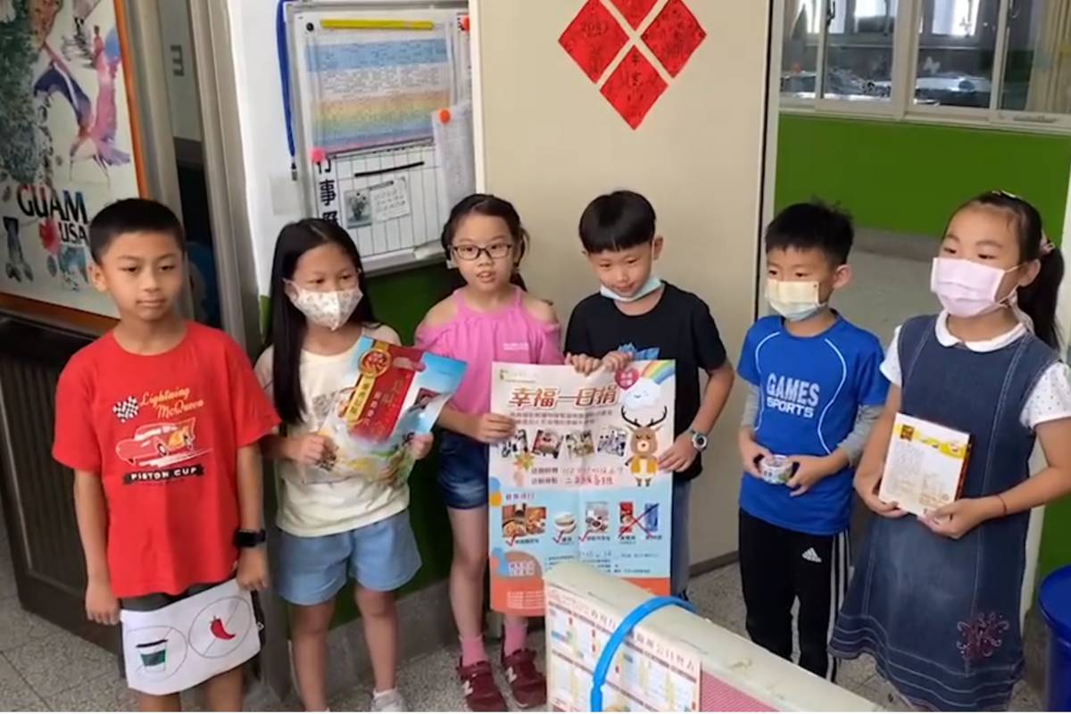 臺北市銘傳國小學生發起「集食行善 幸福一日捐」食物募集活動，幫助弱勢家庭