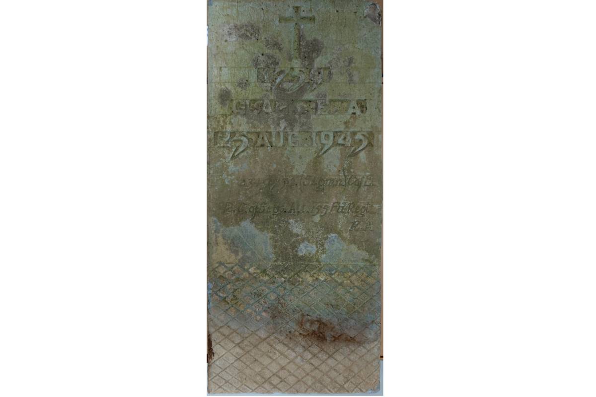戰俘墓碑（臺北市立文獻館提供）
