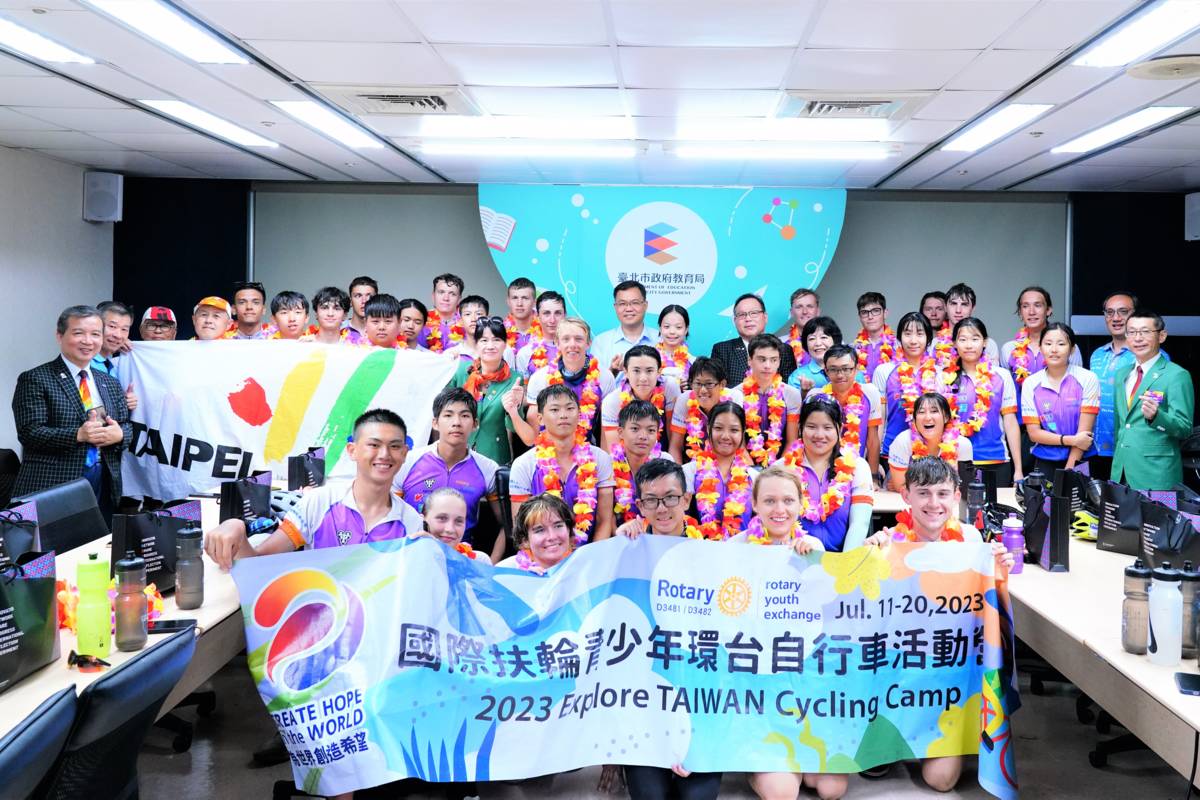 臺灣學生攜手外籍生挑戰923公里單車環臺，見證國際友誼 