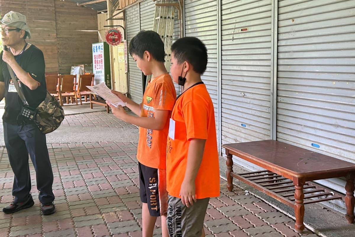 學童上臺分享自己觀察到的野生動物