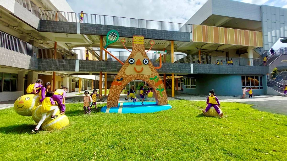 光榮國小校園公共藝術主視覺-光拍拍與毛毛球