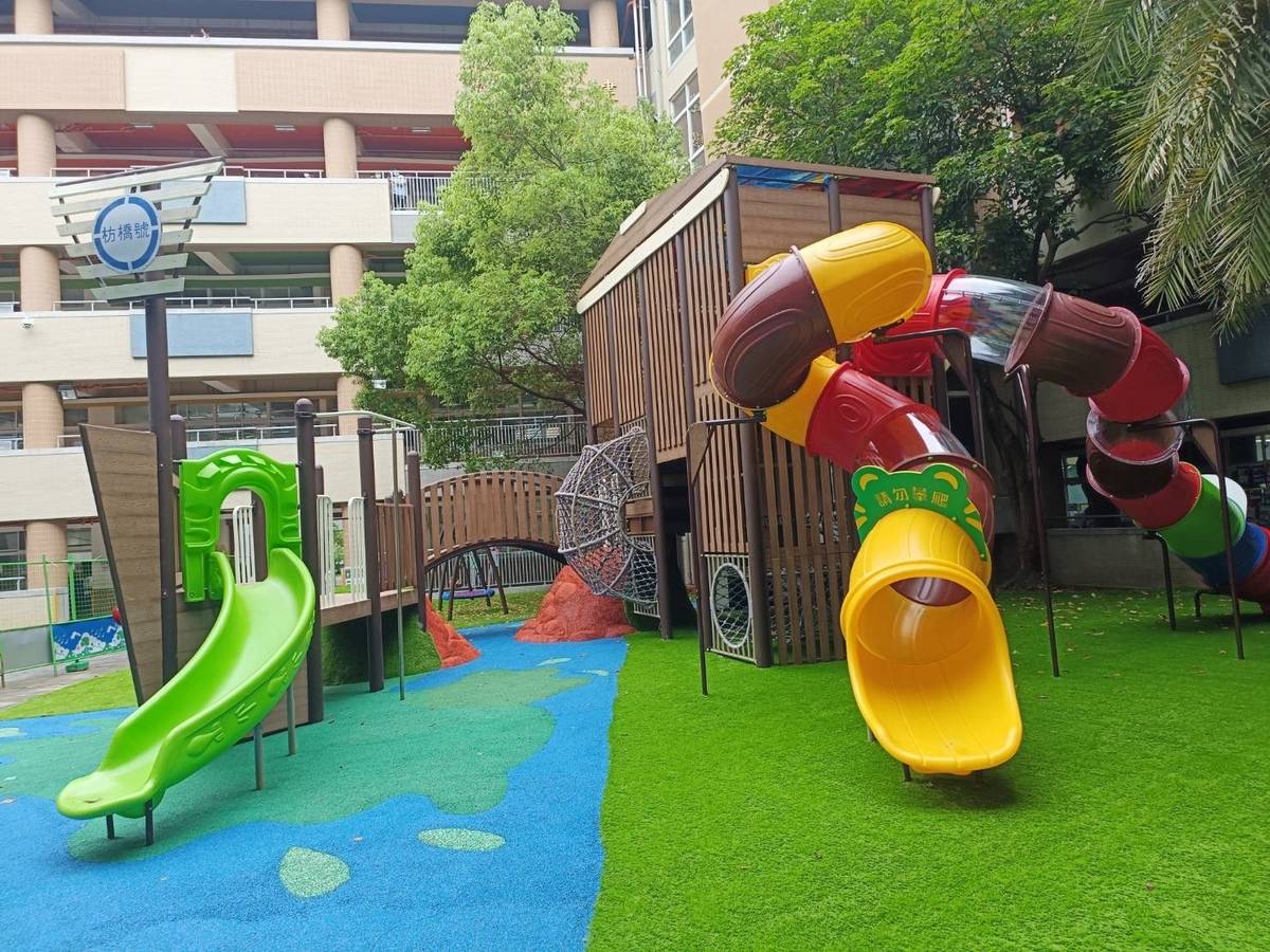 板橋國小附設幼兒園遊戲場-仿橋號_仿林家花園設計而成