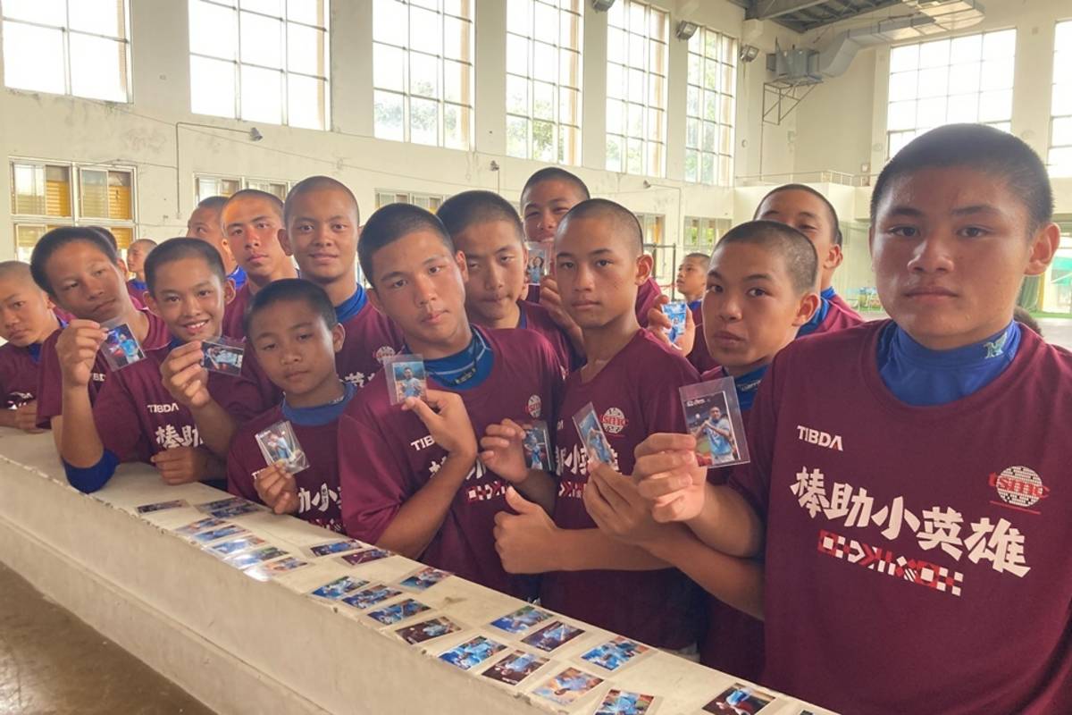 「棒助小英雄計畫」前往臺東縣卑南國中，教導棒球隊員AI繪圖相關知識，並為每位小球員設計專屬球員卡。
