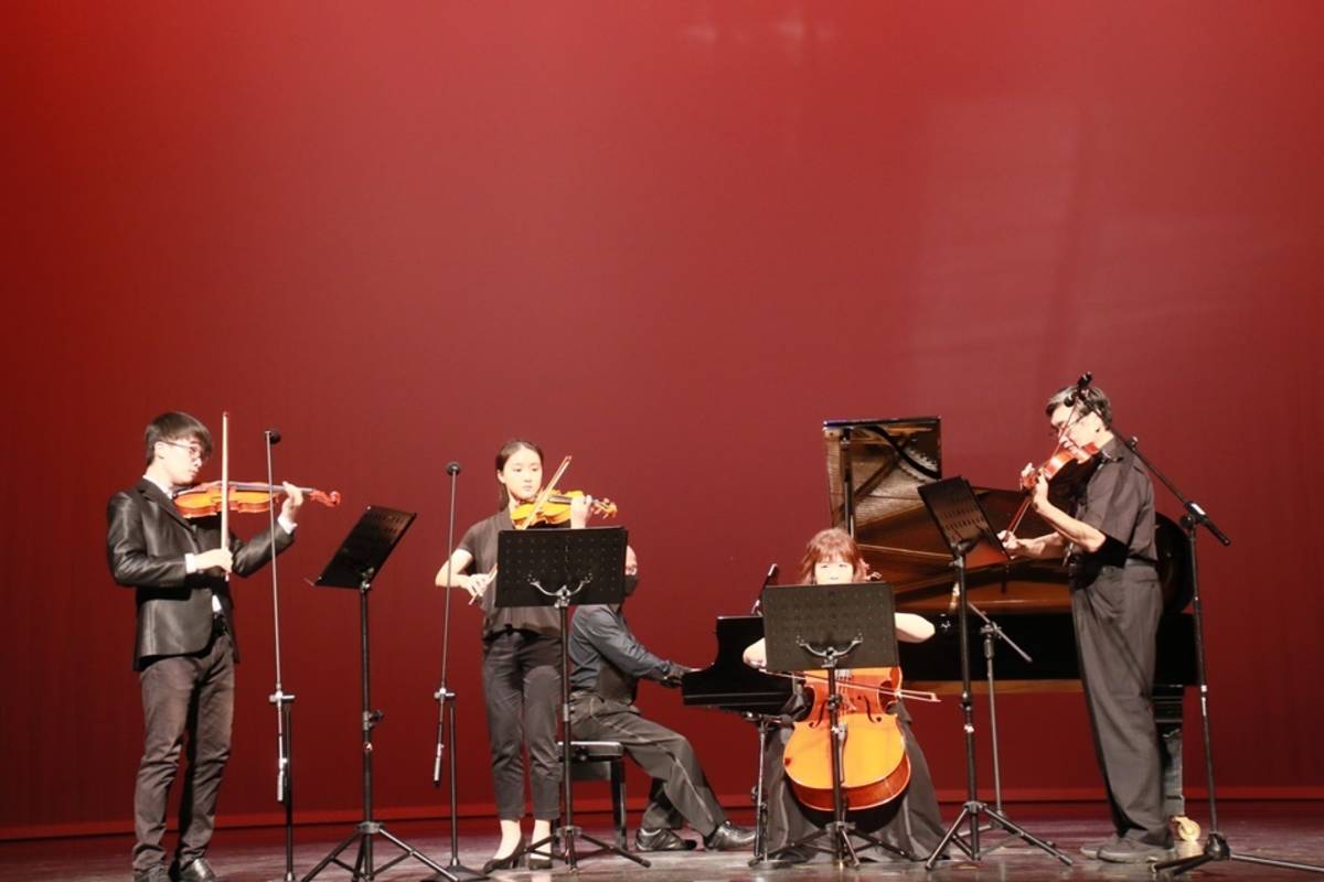 臺東回響樂團演奏膾炙人口的動人樂曲，為臺東縣112年度傑出演藝團隊頒獎典禮暨聯合展演揭開序幕。