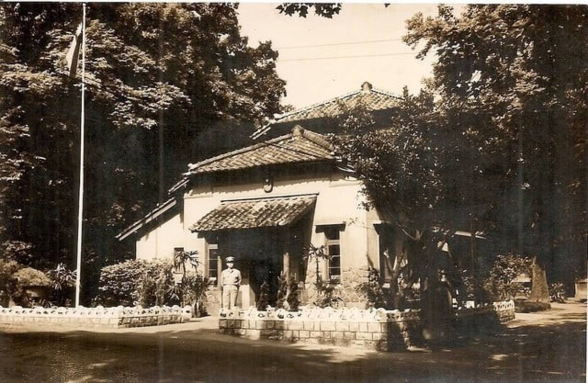 光復初期的草山派出所(前所長韓甲黎之子韓羅賢先生提供)