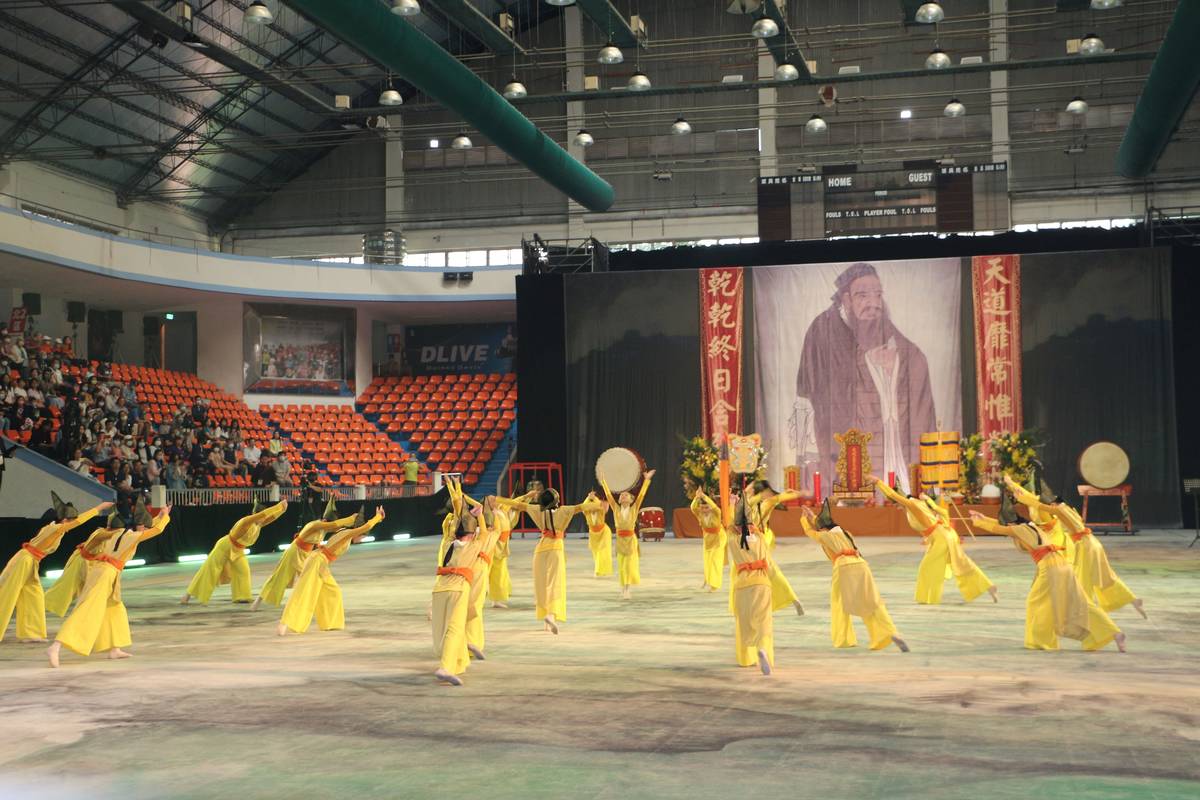 雩舞由新北市中山國小舞蹈班26位學生表演，舞出「風乎舞雩」之悠揚姿態