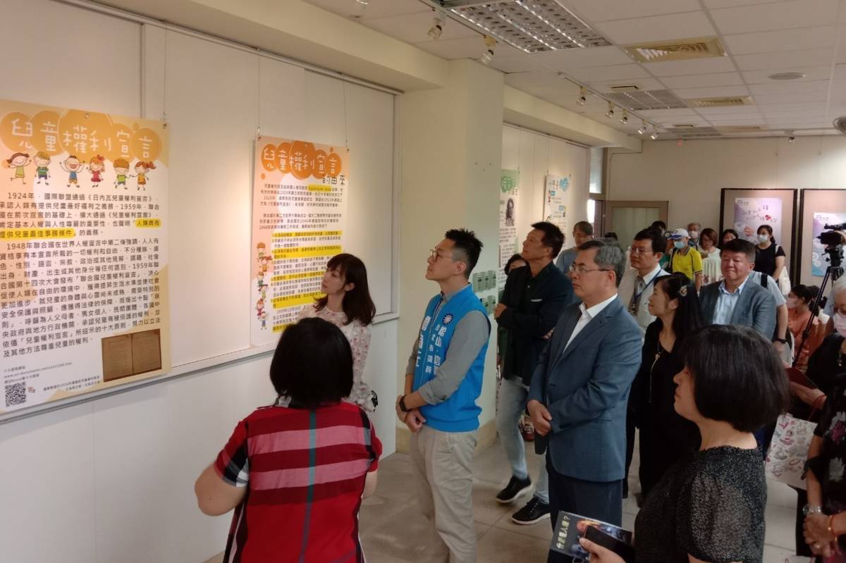 除策畫展覽外，也將辦理志工及教師教育訓練，並與學校合作推動人權課程