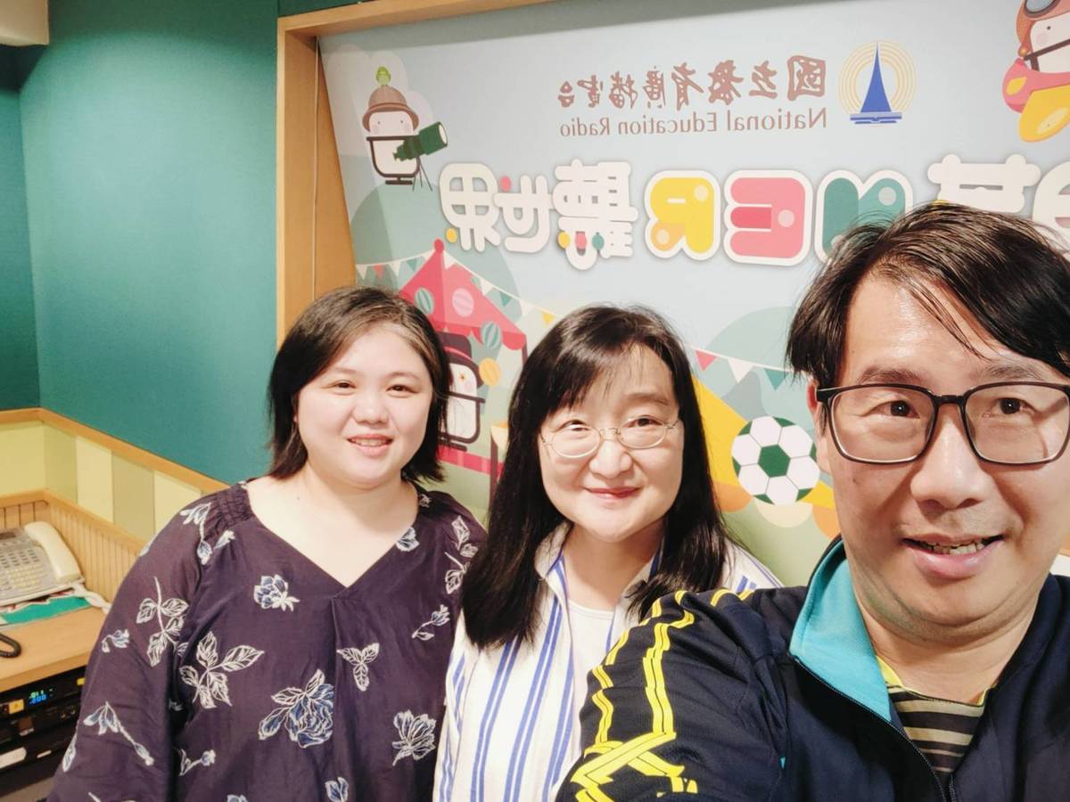 來賓吳佳樺(右)與主持人