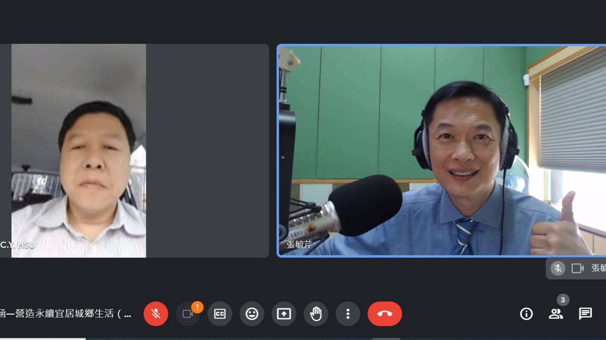 南華大學USR計畫共同主持人許澤宇教授(左)節目主持人李大華(右)