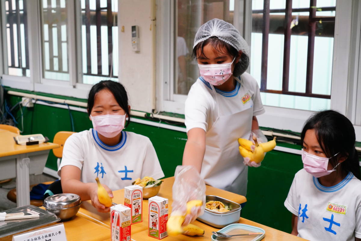 臺北市家長可透過酷課APP連結到校園食材登錄平臺，查詢學校每天營養午餐菜色和食材來源