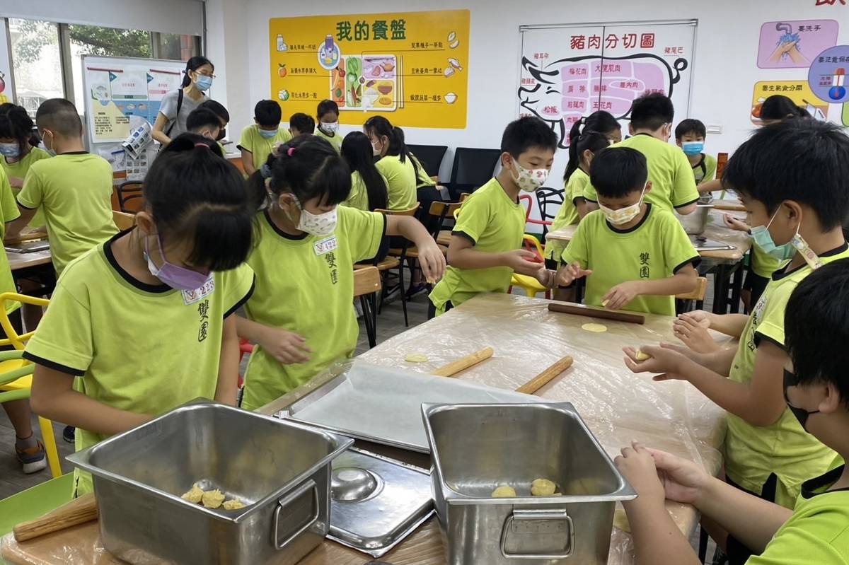 學生動手做料理