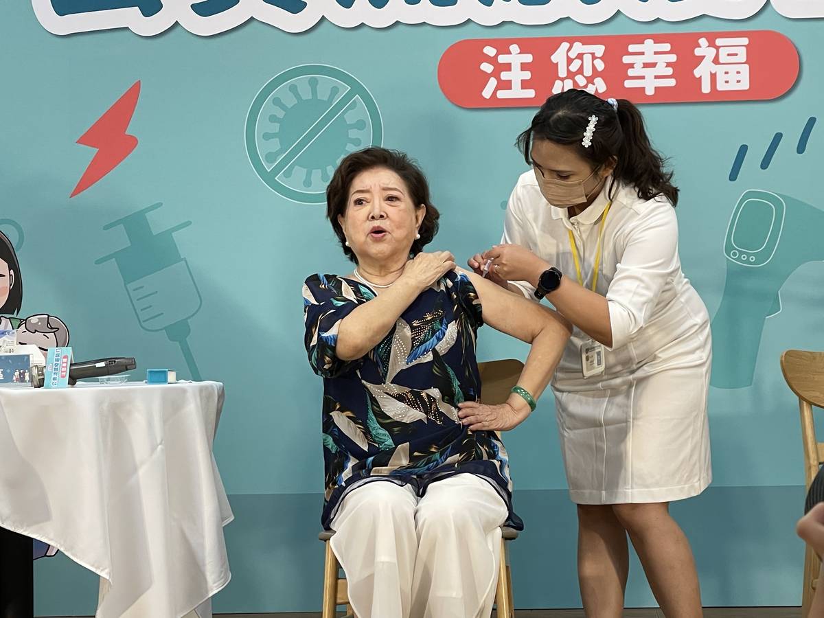 國民阿嬤陳淑芳高齡85歲 今年特別來響應接種流感疫苗