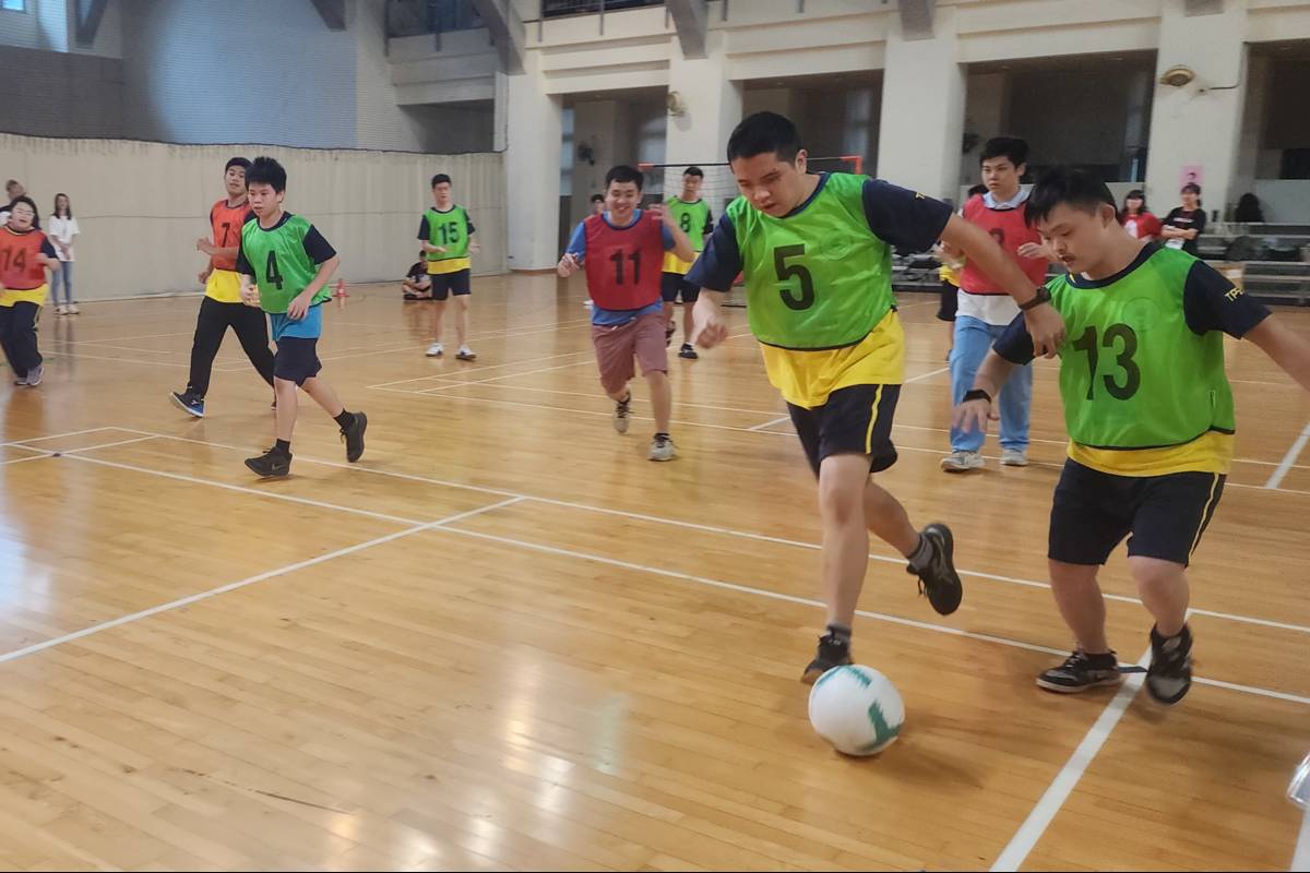臺北市特教學生體驗足球運動