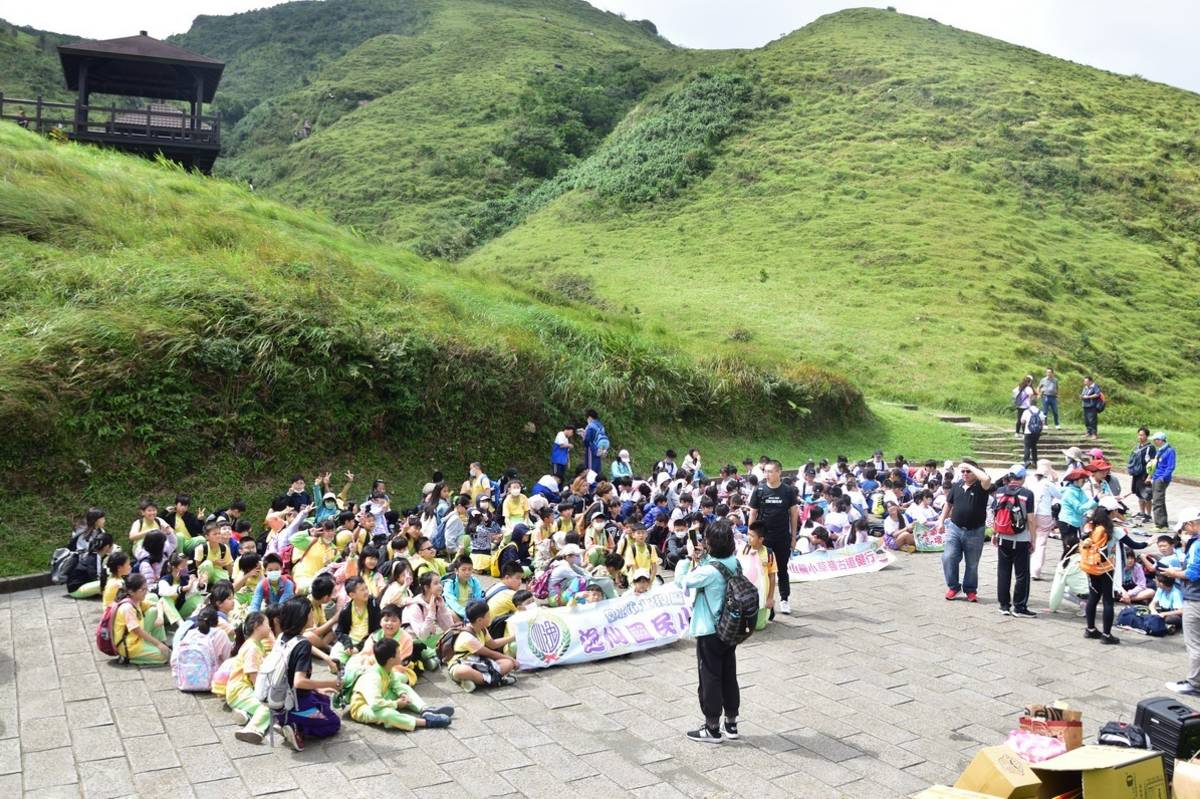 臺北市逸仙國小、宜蘭市中山國與彰化市中山國小共同辦理「草嶺古道三校聯合健行」活動