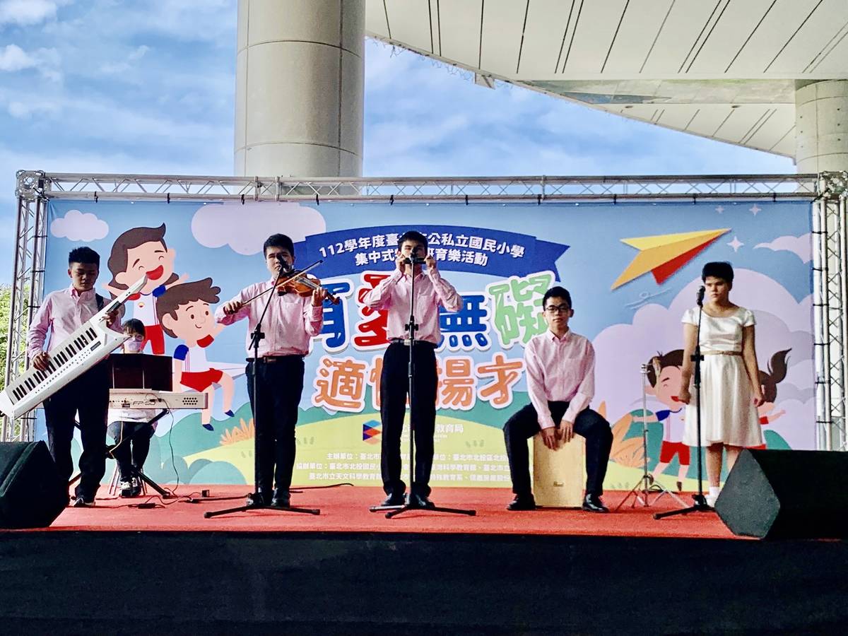 臺北啟明學校音樂班學生的演出，讓現場觀眾感動萬分